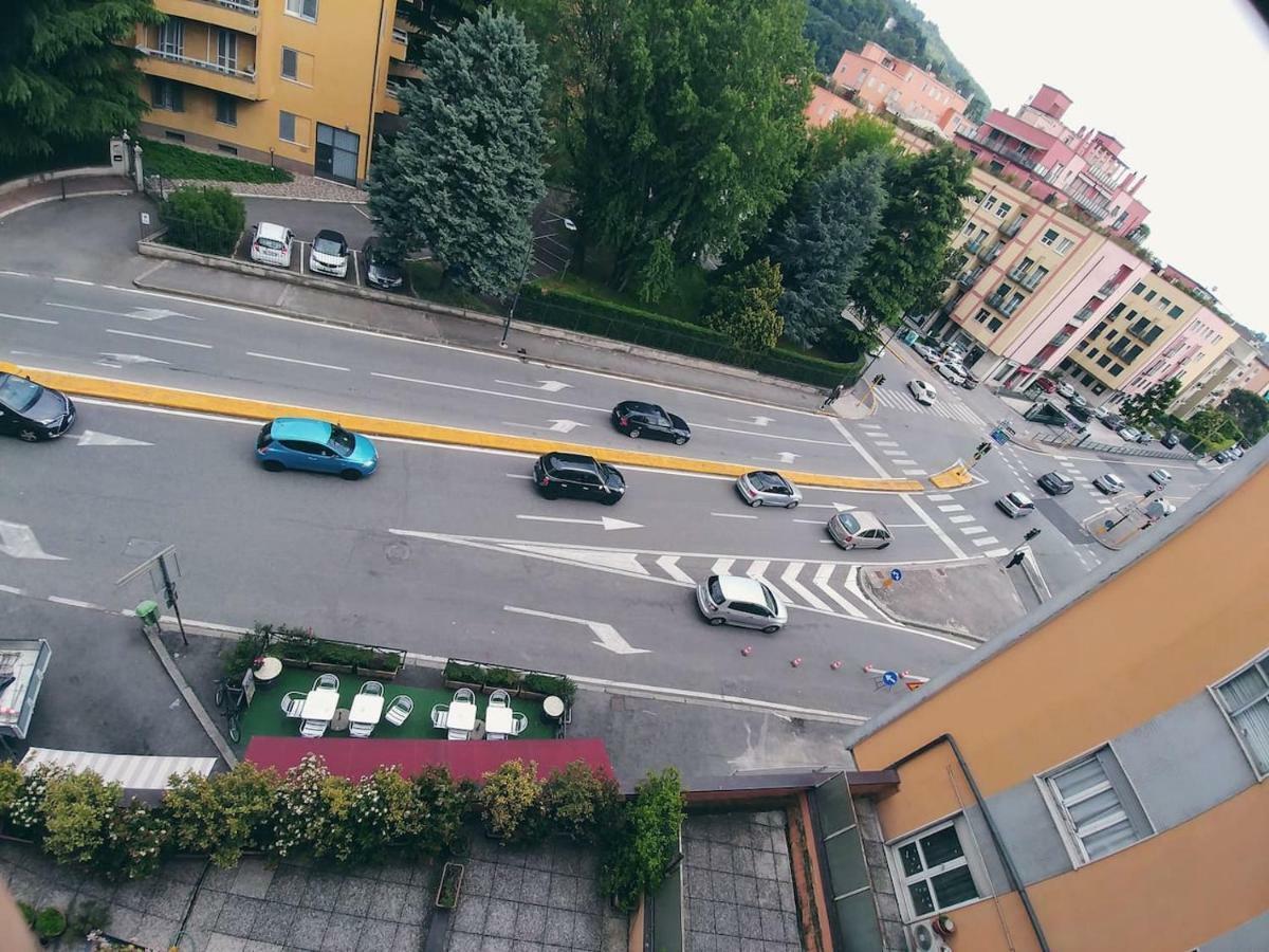 Appartamento Con Terrazzo Zona Ospedale Civile 브레시아 외부 사진